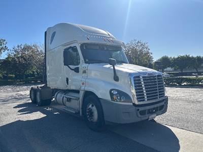 Freightliner Cascadia 125 Sleeper Semi Truck - 72" Integral Sleeper, 455HP, 12 Speed Automatic
