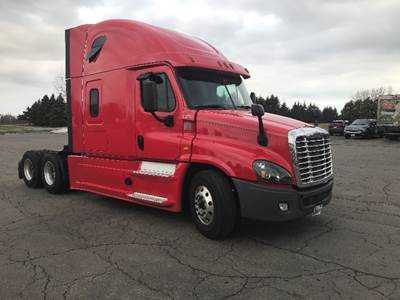 Freightliner Cascadia 125 Sleeper Semi Truck - 72" Integral Sleeper, 450HP, 12 Speed Automatic