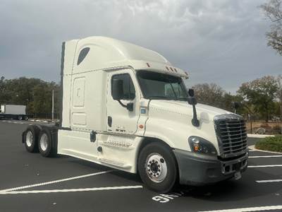 Freightliner Cascadia 125 Sleeper Semi Truck - 72" Integral Sleeper, 455HP, 12 Speed Automatic