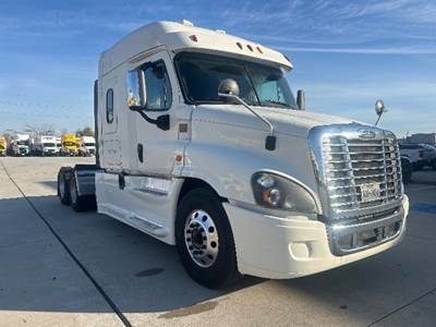 Freightliner Cascadia 125 Sleeper Semi Truck - 60" Integral Sleeper, 455HP, 10 Speed Manual