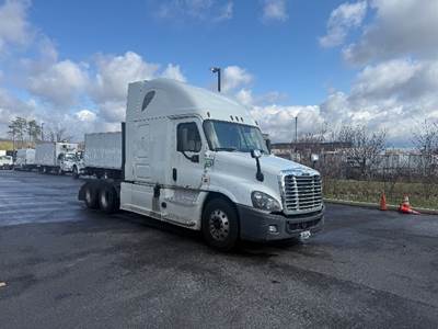 Freightliner Cascadia 125 Sleeper Semi Truck - 72" Integral Sleeper, 455HP, 12 Speed Automatic