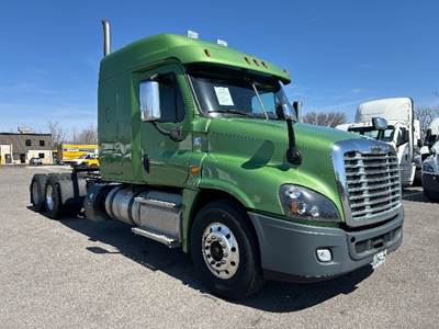 Freightliner Cascadia 125 Sleeper Semi Truck - 60" Integral Sleeper, 505HP, 13 Speed Automatic