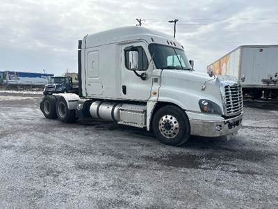 Freightliner Cascadia 125 Sleeper Semi Truck - 72" Integral Sleeper, 455HP, 13 Speed Manual
