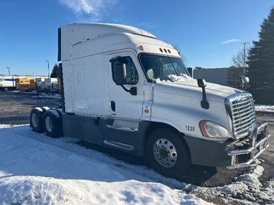 Freightliner Cascadia 125 Sleeper Semi Truck - 72" Integral Sleeper, 455HP, 10 Speed Manual