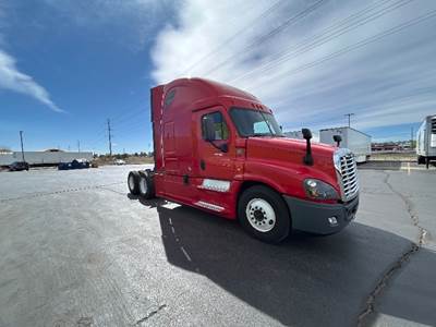 Freightliner Cascadia 125 Sleeper Semi Truck - 72" Integral Sleeper, 455HP, 10 Speed Automatic