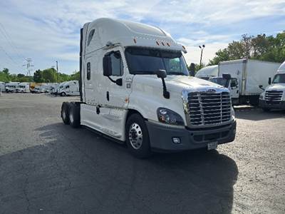 Freightliner Cascadia 125 Sleeper Semi Truck - 72" Integral Sleeper, 450HP, 12 Speed Automatic