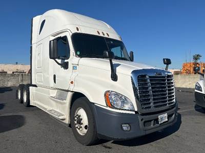 Freightliner Cascadia 125 Sleeper Semi Truck - 72" Integral Sleeper, 505HP, 10 Speed Manual