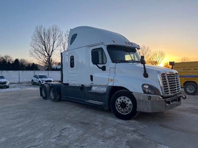 Freightliner Cascadia 125 Sleeper Semi Truck - 72" Integral Sleeper, 455HP