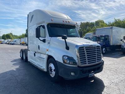 Freightliner Cascadia 125 Sleeper Semi Truck - 72" Integral Sleeper, 455HP, 12 Speed Automatic