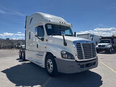 Freightliner Cascadia 125 Sleeper Semi Truck - 72" Integral Sleeper, Cummins 450HP, 10 Speed Automatic