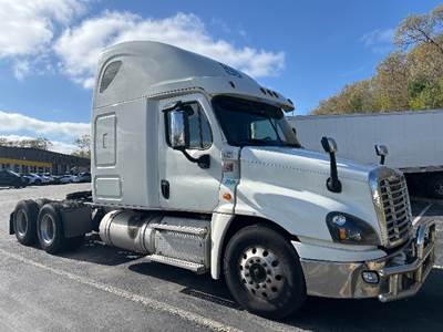 Freightliner Cascadia 125 Sleeper Semi Truck - 72" Integral Sleeper, 455HP, 12 Speed Automatic
