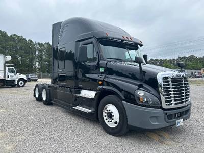 Freightliner Cascadia 125 Sleeper Semi Truck - 72" Integral Sleeper, 455HP, 12 Speed Automatic