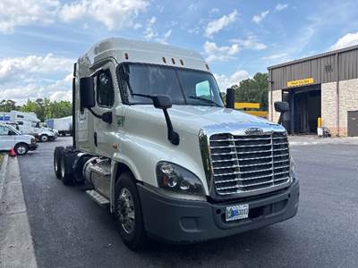 Freightliner Cascadia 125 Sleeper Semi Truck - 48" Integral Sleeper, 475HP, 10 Speed Manual