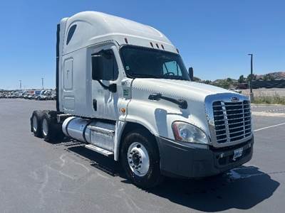 Freightliner Cascadia 125 Sleeper Semi Truck - 72" Integral Sleeper, 450HP, 12 Speed Automatic