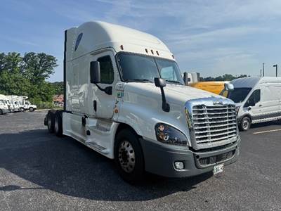 Freightliner Cascadia 125 Sleeper Semi Truck - 72" Integral Sleeper, 455HP, 12 Speed Automatic
