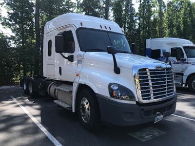 Freightliner Cascadia 125 Sleeper Semi Truck - 48" Integral Sleeper, 475HP, 10 Speed Manual