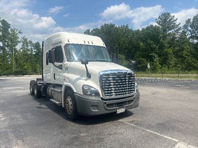 Freightliner Cascadia 125 Sleeper Semi Truck - 48" Integral Sleeper, 475HP, 10 Speed Manual