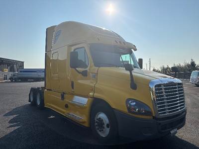 Freightliner Cascadia 125 Sleeper Semi Truck - 72" Integral Sleeper, 455HP, 12 Speed Automatic