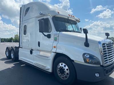 Freightliner Cascadia 125 Sleeper Semi Truck - 72" Integral Sleeper, 450HP, 12 Speed Automatic