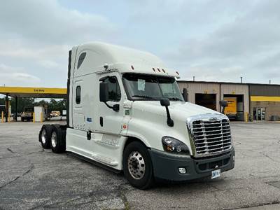Freightliner Cascadia 125 Sleeper Semi Truck - 72" Integral Sleeper, 450HP, 12 Speed Automatic