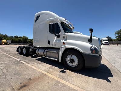 Freightliner Cascadia 125 Sleeper Semi Truck - 72" Integral Sleeper, 455HP, 10 Speed Manual