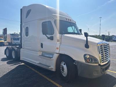 Freightliner Cascadia 125 Sleeper Semi Truck - 72" Integral Sleeper, 455HP, 12 Speed Automatic