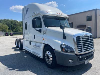 Freightliner Cascadia 125 Sleeper Semi Truck - 72" Integral Sleeper, 450HP, 12 Speed Automatic