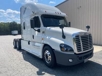 Freightliner Cascadia 125 Sleeper Semi Truck - 72" Integral Sleeper, 450HP, 12 Speed Automatic