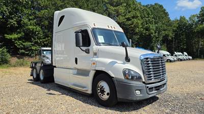Freightliner Cascadia 125 Sleeper Semi Truck - 72" Integral Sleeper, 455HP, 12 Speed Automatic
