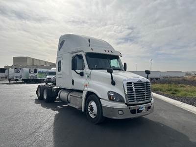 Freightliner Cascadia 125 Sleeper Semi Truck - 72" Integral Sleeper, 475HP, 10 Speed Manual