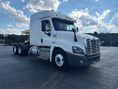 Freightliner Cascadia 125 Sleeper Semi Truck - 60" Integral Sleeper, 455HP, 12 Speed Automatic
