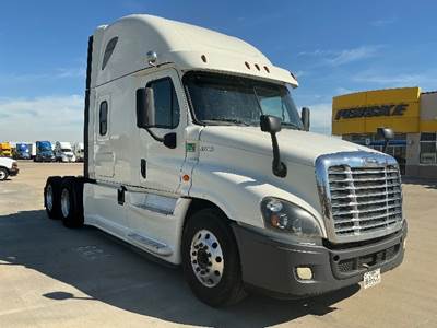 Freightliner Cascadia 125 Sleeper Semi Truck - 72" Integral Sleeper, 450HP, 12 Speed Automatic