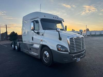 Freightliner Cascadia 125 Sleeper Semi Truck - 72" Integral Sleeper, 505HP, 12 Speed Automatic