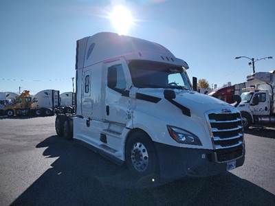 Freightliner T12664ST Sleeper Semi Truck - 72" Integral Sleeper, 455HP, 12 Speed Automatic