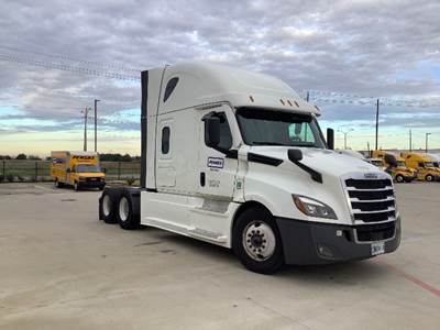 Freightliner T12664ST Sleeper Semi Truck - 72" Integral Sleeper, 475HP, 12 Speed Automatic