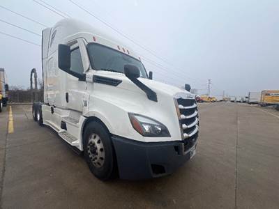 Freightliner Cascadia 126 Sleeper Semi Truck - 72" Integral Sleeper, 475HP, 10 Speed Manual
