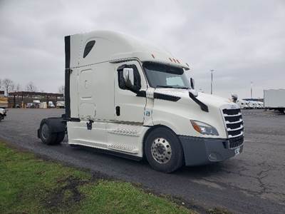 Freightliner Cascadia 126 Single Axle Sleeper Semi Truck - 72" Integral Sleeper, 455HP, 12 Speed Automatic
