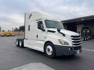 Freightliner Cascadia 126 Sleeper Semi Truck - 72" Integral Sleeper, 475HP, 12 Speed Automatic