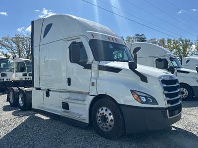 Freightliner Cascadia 126 Sleeper Semi Truck - 72" Integral Sleeper, 400HP, 12 Speed Automatic