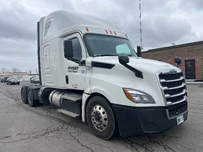 Freightliner Cascadia 126 Sleeper Semi Truck - 72" Integral Sleeper, Cummins 450HP, 10 Speed Automatic