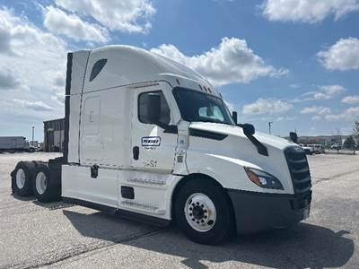 Freightliner Cascadia 126 Sleeper Semi Truck - 72" Integral Sleeper, 455HP, 12 Speed Automatic