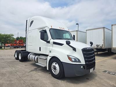 Freightliner Cascadia 126 Sleeper Semi Truck - 72" Integral Sleeper, 450HP, 12 Speed Automatic