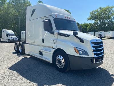 Freightliner Cascadia 126 Sleeper Semi Truck - 72" Integral Sleeper, 400HP, 12 Speed Automatic