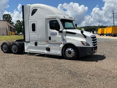 Freightliner Cascadia 126 Sleeper Semi Truck - 72" Integral Sleeper, 455HP, 12 Speed Automatic