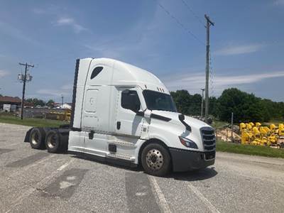 Freightliner Cascadia 126 Sleeper Semi Truck - 72" Integral Sleeper, 400HP, 12 Speed Automatic
