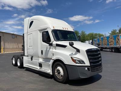 Freightliner Cascadia 126 Sleeper Semi Truck - 72" Integral Sleeper, 455HP, 12 Speed Automatic