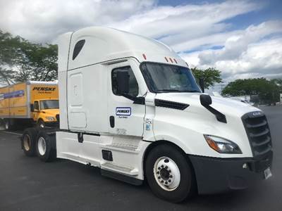Freightliner Cascadia 126 Sleeper Semi Truck - 72" Integral Sleeper, 455HP, 12 Speed Automatic