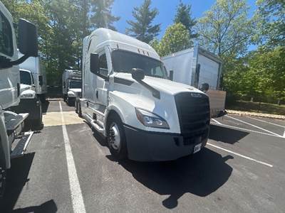 Freightliner Cascadia 126 Sleeper Semi Truck - 72" Integral Sleeper, 455HP, 12 Speed Automatic