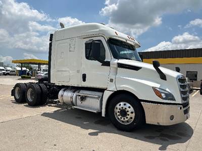 Freightliner Cascadia 126 Sleeper Semi Truck - 60" Integral Sleeper, 455HP, 12 Speed Automatic