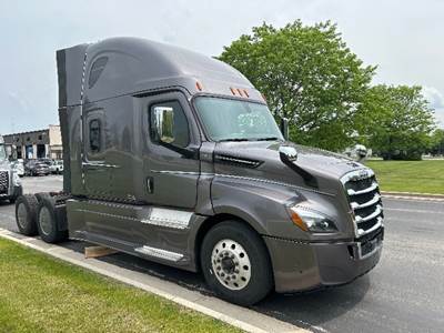 Freightliner Cascadia 126 Sleeper Semi Truck - 72" Integral Sleeper, 400HP, 12 Speed Automatic